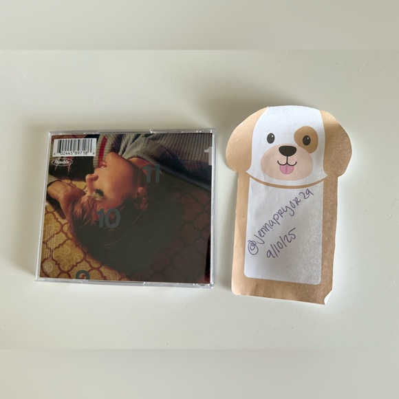 Taylor Swift hand signed Jade Green edition of MIDNIGHTS - Picture 2 of 3